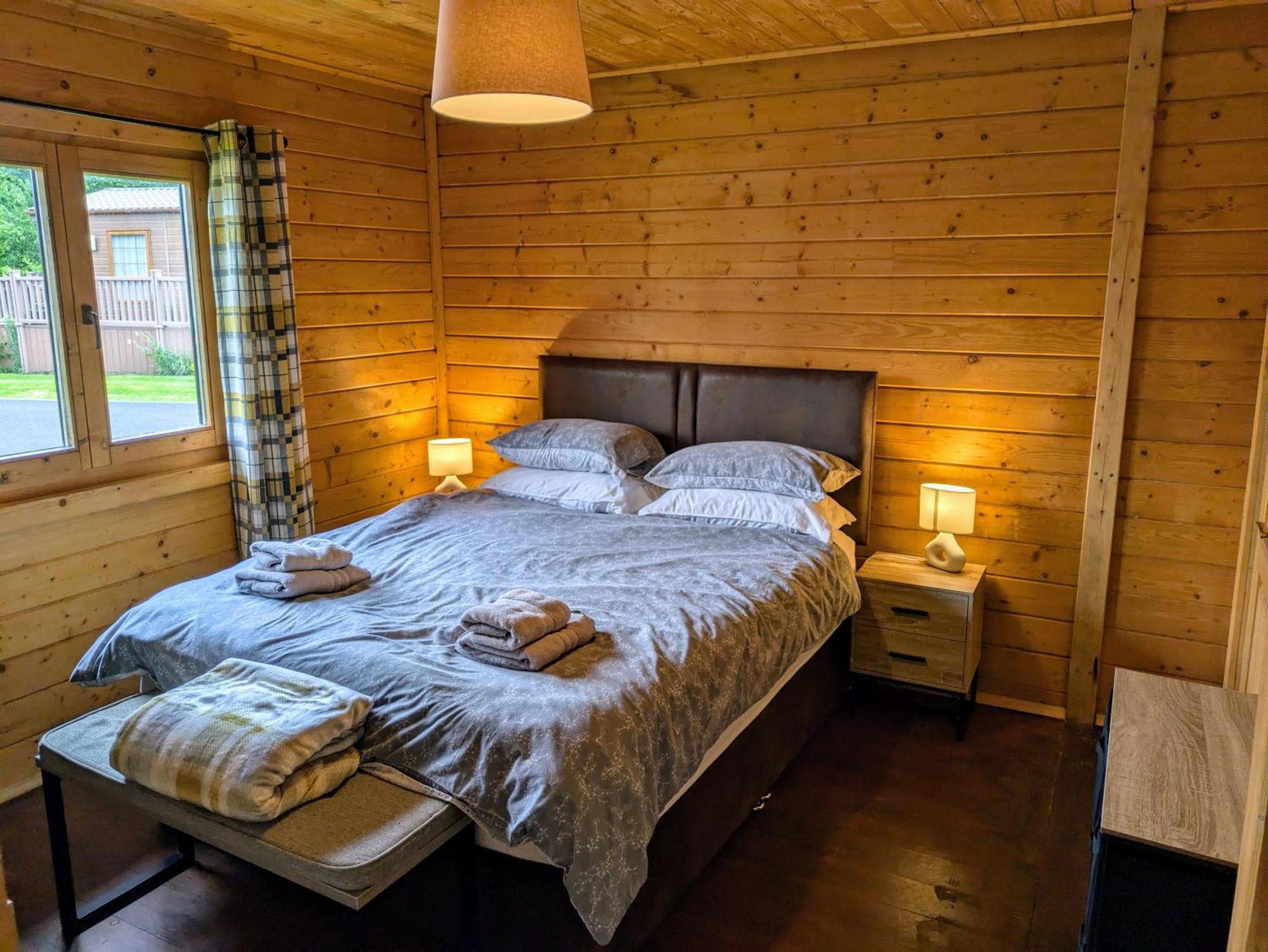 Rustic Lodge Retreat At Riverview Holiday Park Newcastleton Екстер'єр фото